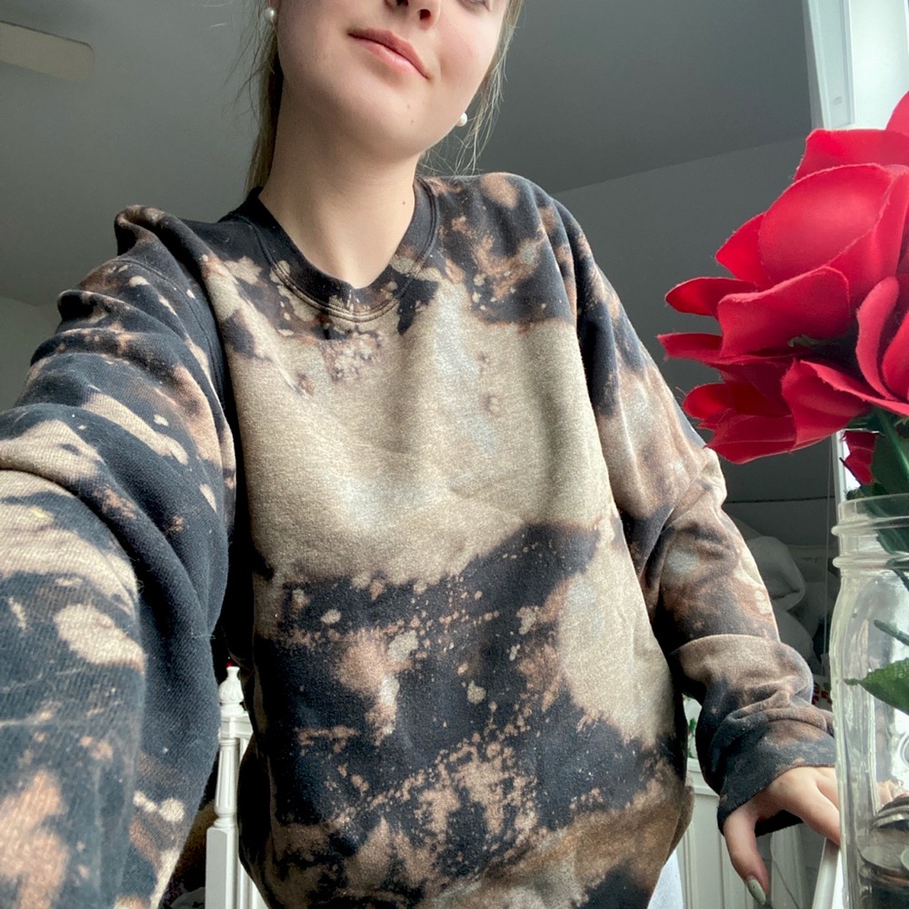 Tie dye crewneck size woman's medium!